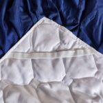 ⁦3pcs Royal Blue European Pattern Light Beige-Friendly Crystal Velvet Quilted + Extra Height Lace Layer Bed Skirt Set with 1 Bed Skirt and 2 Pillowcases, Multi-Layer Trim, Fashionable and Stylish, Moisture-Wicking, Breathable, Wrinkle-Resistant, Silent, Ea⁩ - الصورة ⁦10⁩