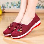 ⁦Women's Floral Embroidered Flats, Bowknot Decor Lightweight Soft Sole Shoes, Comfort Daily Footwear⁩ - الصورة ⁦2⁩