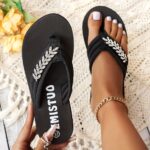 ⁦Women's Plus Size Summer Sandals Slip-On Flat Flip Flops with Leaf Pattern Embellishments - Breathable Fabric Upper & EVA Sole for Beach, Casual, Poolside Wear - Black, Beach Footwear | Elegant Leaf Design | Comfortable Sole, Beach Shoes⁩ - الصورة ⁦4⁩