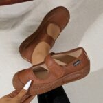 ⁦Stylish Versatile Casual Shoes New Women's Flats Soft Sole Comfortable Round Toe Slip-Ons Magic Strap Ladies' Footwear⁩ - الصورة ⁦4⁩
