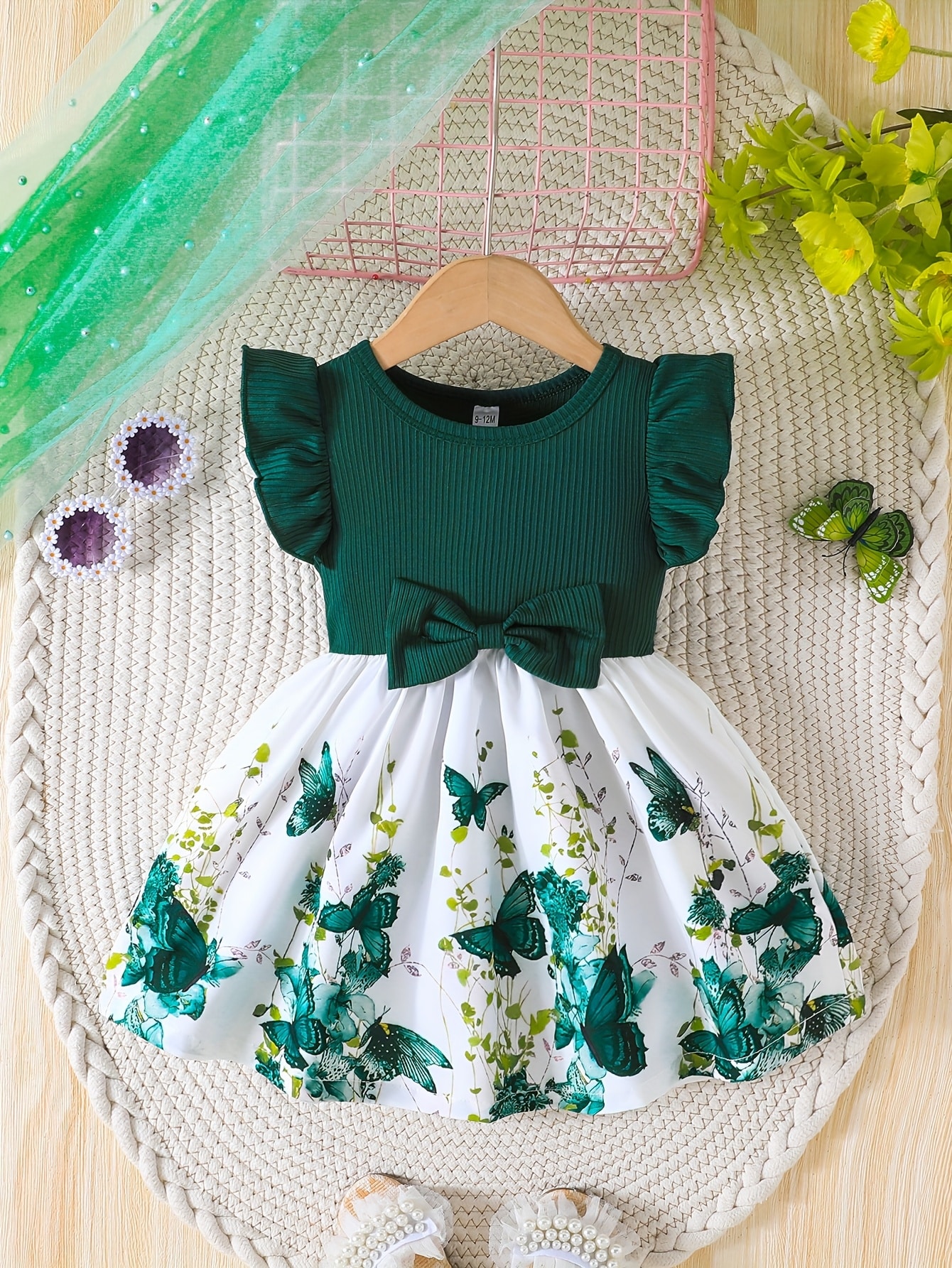 e1d5aec7-9efe-4e29-a9b2-1ece04aa06a3-1.jpg Girls' Spring/Summer Ruffled Sleeve Dress with Bow Detail and Elastic Waistband - Green Butterfly Print on White, Knee-Length, Machine Washable - الصورة 1