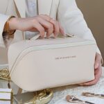 ⁦Large Capacity Artificial Leather Travel Organizer - Portable Cosmetic Case with Compartments, Ideal for Mother-Daughter, Perfect for Toiletry Storage, Ideal Gift for New Year, Valentine'S Day, Mother'S Day⁩ - الصورة ⁦2⁩