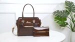 ⁦A New Set of Two Shiny Tote Bags for Women, Featuring a Large Capacity, Suitable for Shoulder Or Crossbody Use, with a Crocodile Pattern. Perfect for Commuting, As a Birthday Gift, for Dates, Business Meetings, Casual Travel, And Essential Outings.⁩ - الصورة ⁦12⁩