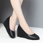 ⁦Lightweight Design, Women's Black Cover Wedge Heel Work Shoes - Comfortable Soft Sole, Slip-On Professional Single Shoes for All Seasons, Everyday Work Shoes|Versatile Women's Shoes|Synthetic Cover Shoes⁩ - الصورة ⁦4⁩