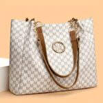 ⁦Women'S PU Vintage M Printed Character, M Retro Hardware Accessories, Large Capacity Spring And Summer Travel Vacation Zipper Switch Shoulder Bag, Crossbody Bag, Handbag, Tote Bag, Available in Three Colors.⁩ - الصورة ⁦11⁩