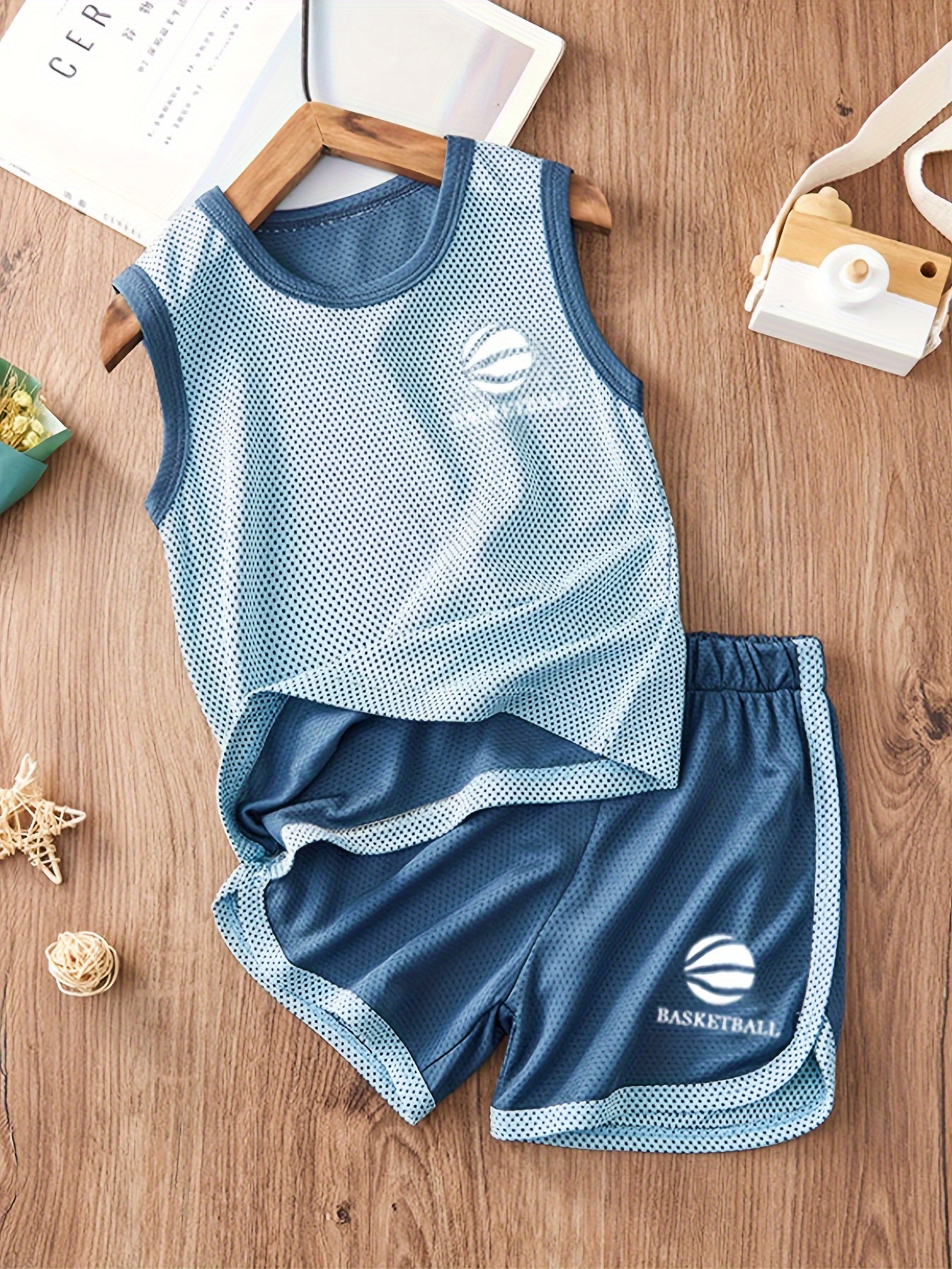 f74ee5d8-43b6-4829-826b-cfefa57b5f52-1.jpg Boy's 2pcs Breathable Casual Sporty Style Outfit, Color Clash Tank Top & Shorts Set, Boy's Clothes For Summer - الصورة 1