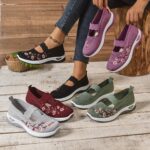 ⁦Women's Casual Sneakers - Breathable Low-Top Shoes with Rubber Sole, Fabric Upper & Lining, One-Snap Closure, All-Season Comfort for Casual Attire⁩ - الصورة ⁦5⁩