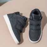 ⁦Boys Mid-Top Fashion Sneakers Sports Casual Shoes with Hook and Loop Fastener Closure, Solid Color, All-Season Comfort, Training and Daily Wear, Splicing Design with Sewing Thread - PU & Fabric Upper, Fabric Lining, TPR Sole⁩ - الصورة ⁦3⁩