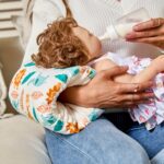 ⁦Cozy Cradle Arm Pillow, Nursing Pillow for Breastfeeding Support, Cozie Cradle Baby Pillow, Arm Pillow for Feeding Baby, Travel Nursing Pillow⁩ - الصورة ⁦4⁩